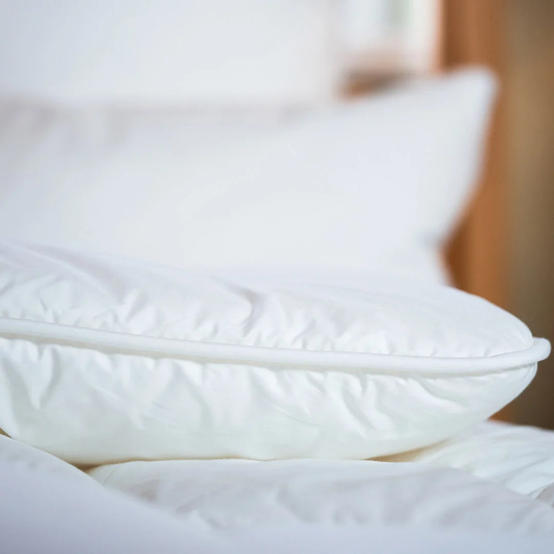 warme Paradies Runa Winterdecke liegt gefaltet auf dem Bett